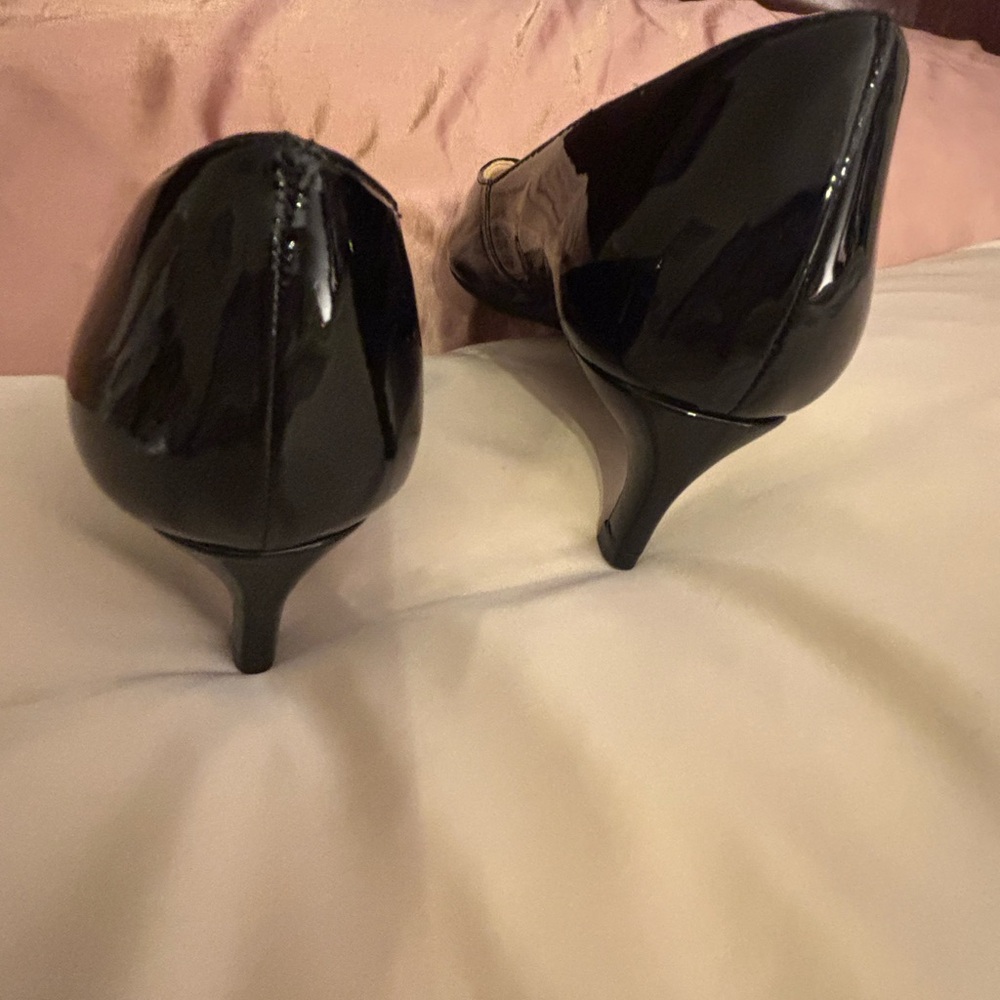 Alex Marie Black Patent • Man Made • kitten Heel Pumps • sleek • Dillards brand• - Picture 13 of 17